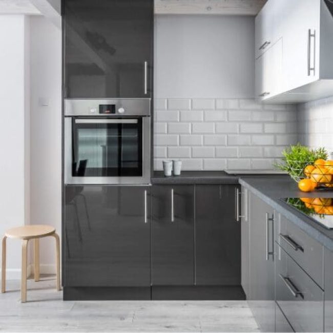 bärhjälp stockholm vitvaror nyrenoverat kök i nybyggt hus